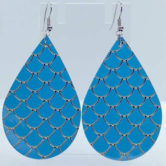 Faux Dangle Earrings Mermaid - Picture 1 of 3